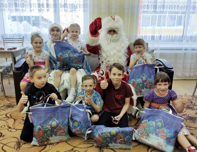 Новогоднее чудо для ребят из группы «Солнышко» детского дома села Маячный